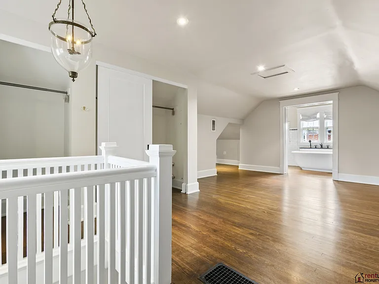 1041 Fontaine Rd — Photo 19