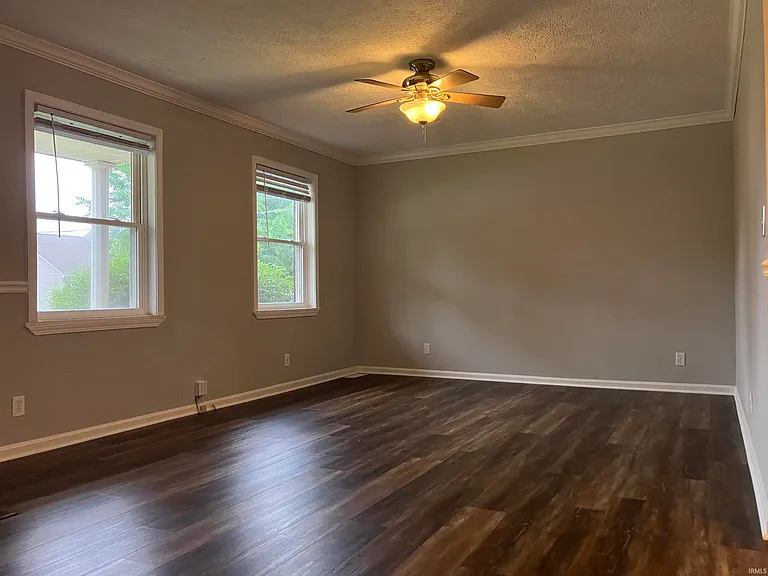 900 S Saint James Blvd — Photo 4