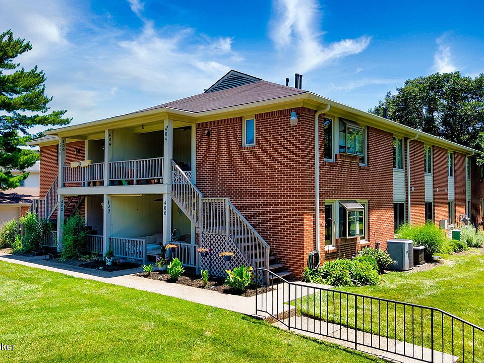 1st image of 400 Rosewood Ct