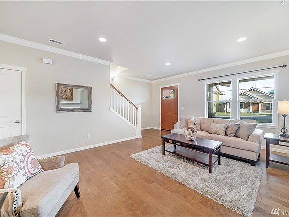 4th image of 2209 Mill St NE