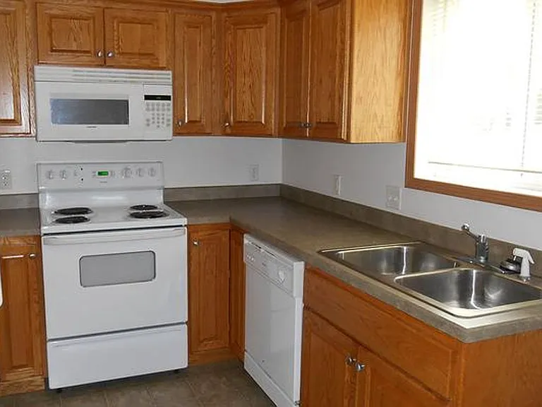 2397 Sparrow Dr #5A — Photo 3