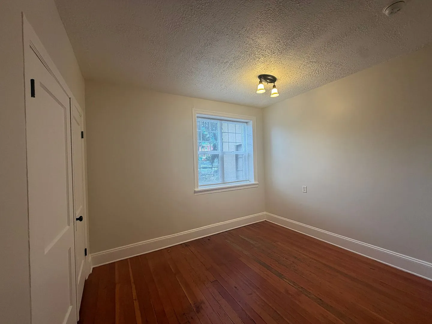 Cozy Studio Centrally Located in Downtown Portland! One Month Free For August Move In! — Photo 2
