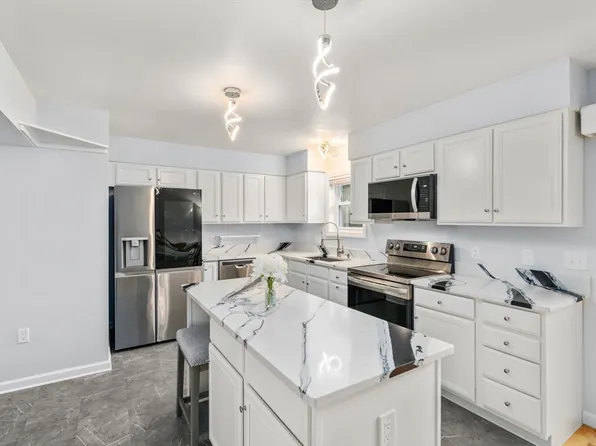 70 Granby Hts, Granby, MA 01033