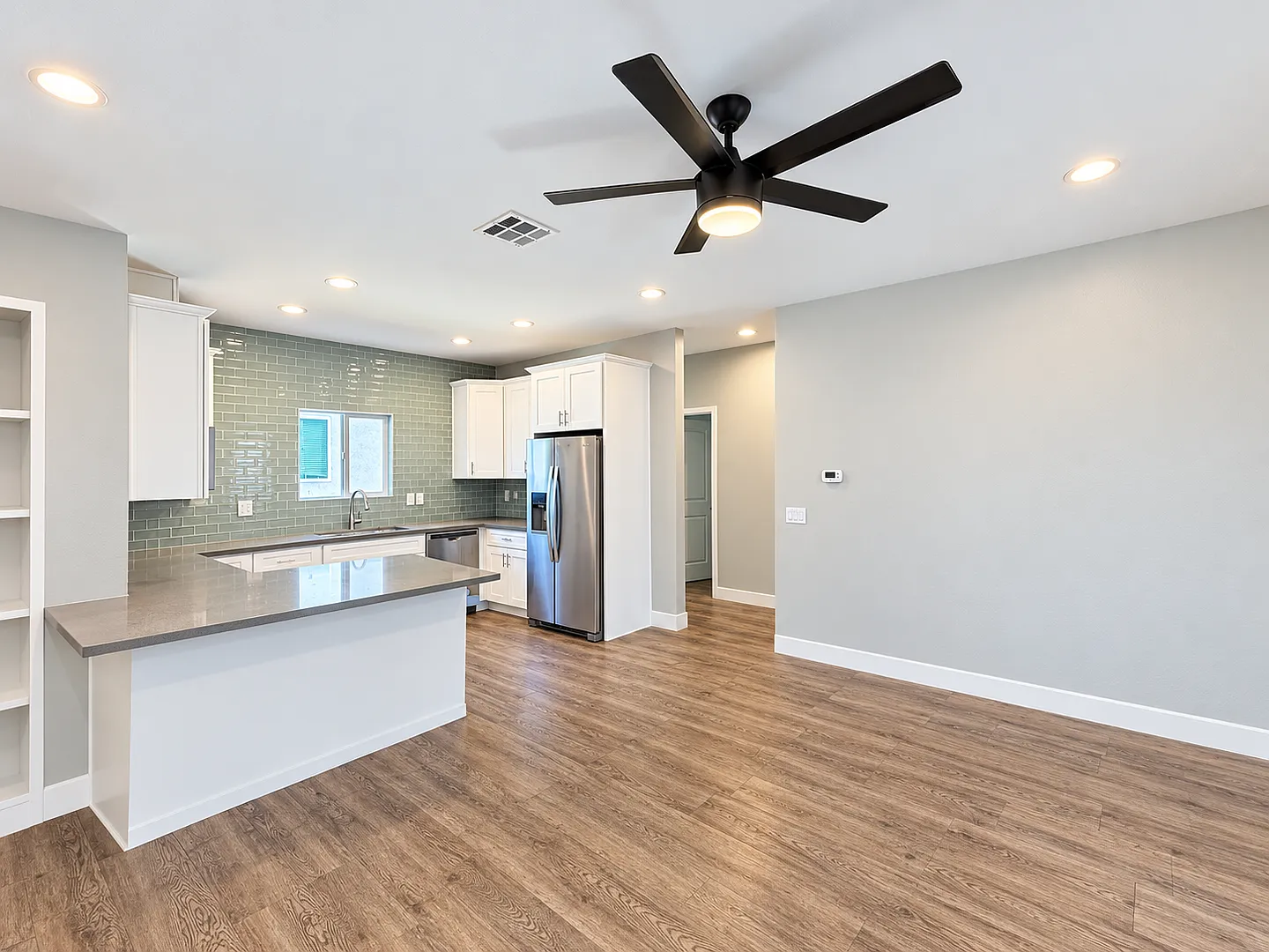 5240-5242 East Falls View Dr. — Photo 4