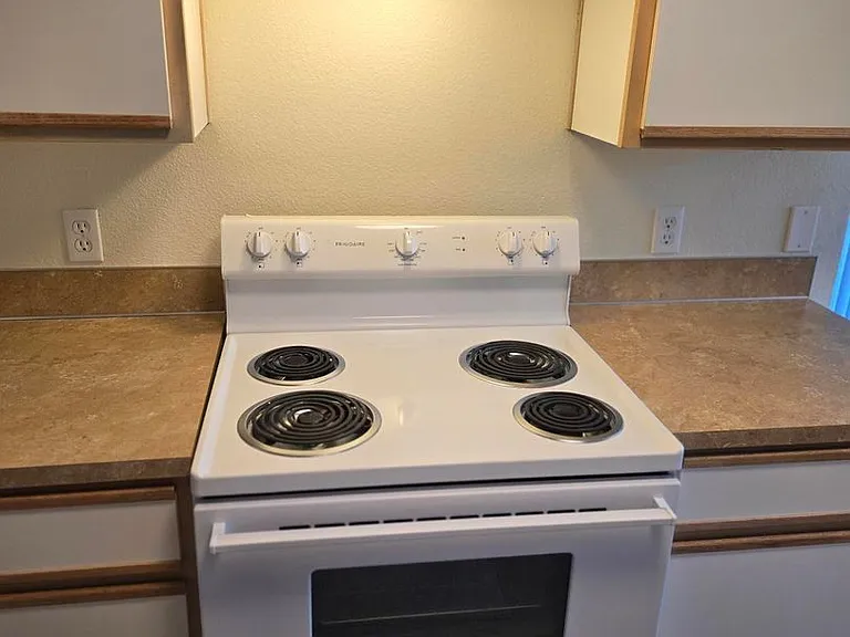 Winfou06-Columbia Village Apartments — Photo 10