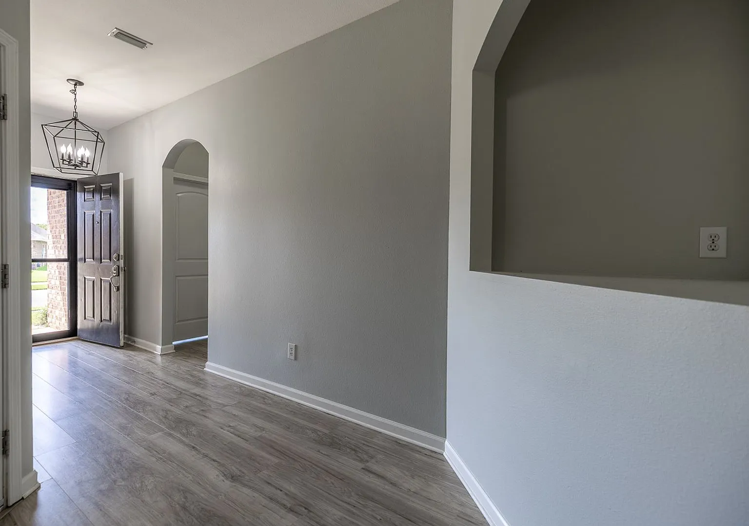 Spacious 4-Bedroom Daphne Home available in Dunmore community — Photo 2