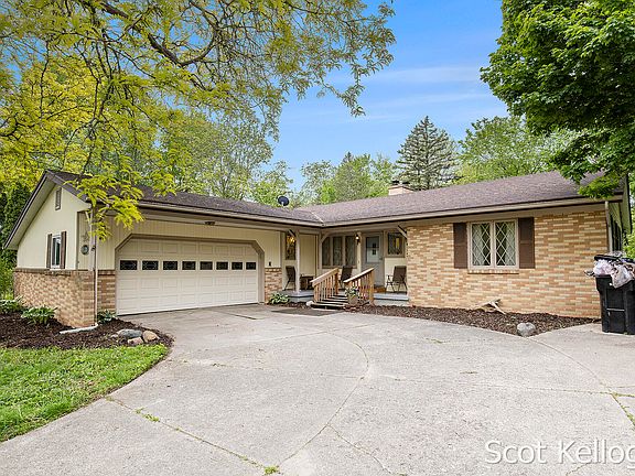 3rd image of 1915 Ramblewood Ct SE