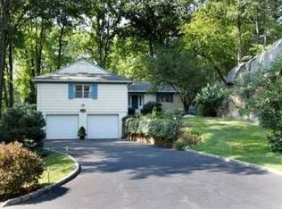 44 Midbrook Ln, Old Greenwich, CT 06870