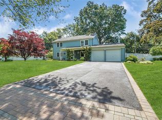 8 Mapleshade Ln, Stony Brook, NY 11790