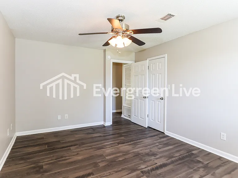 2686 Barclay St — Photo 9