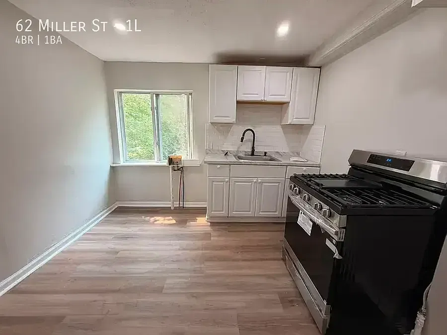 62 Miller St #1L