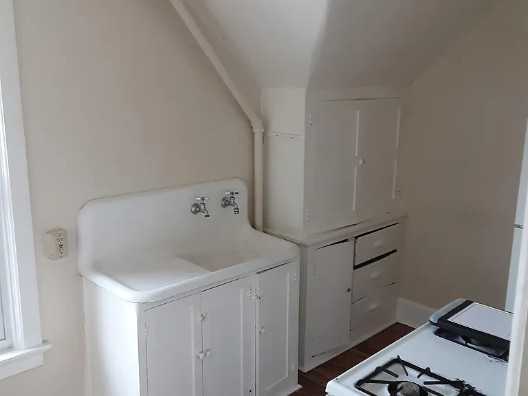 1528 Erie Ave — Photo 6