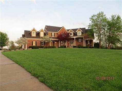 4th image of 20485 Beverly Cir