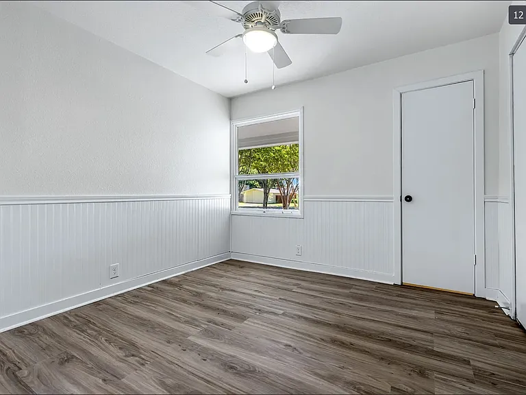 912 Warfield Way — Photo 9