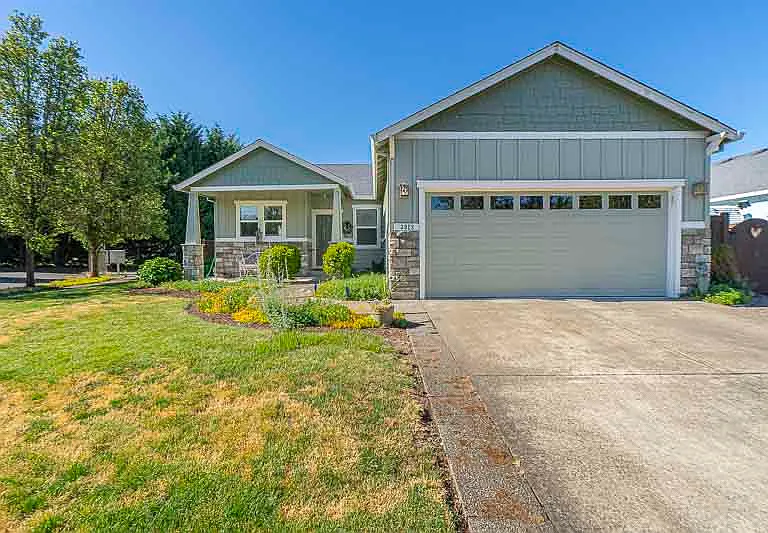 3928 Bentley Dr NE — Photo 1