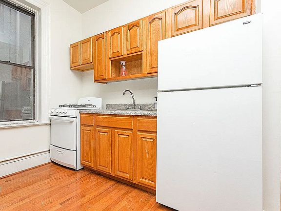 2nd image of 1055 Dean St APT 4