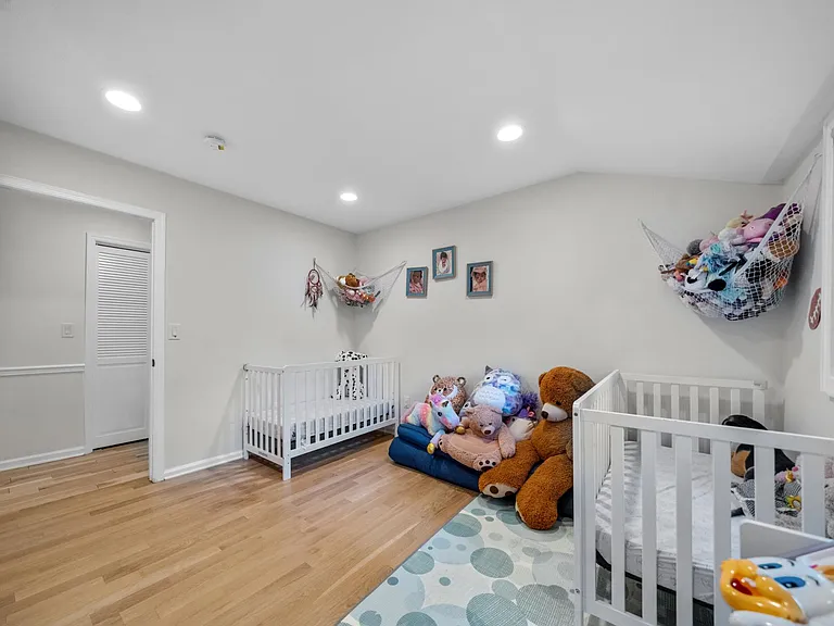107 Highland Ave — Photo 23