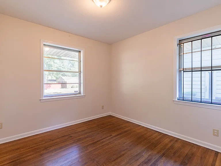 1539 Eason Ave — Photo 13