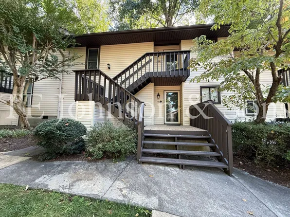 106 Turnwood Ln, Winston Salem, NC 27104