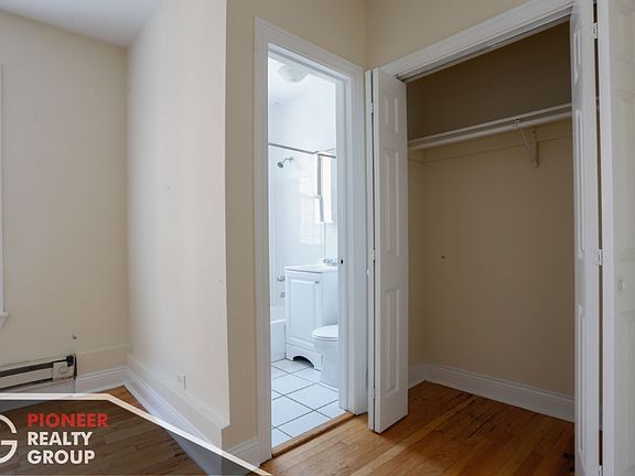3rd image of 427 W Belden Ave #4295B103