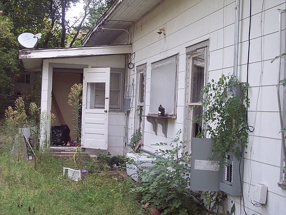 2nd image of 300 N Burns St