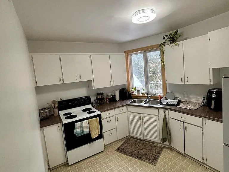 421 Lisgar St #3 — Photo 6