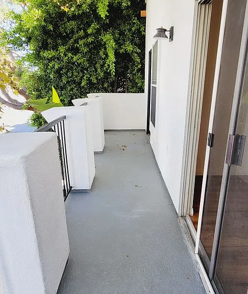 1031 N Crescent Heights Blvd — Photo 10