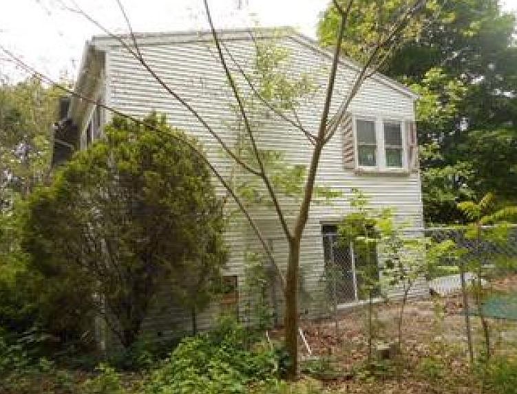 2nd image of 126 Lake St
