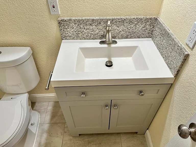 418 E St #2 — Photo 12
