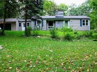 1600 Indian Garden Ln, Milford, MI 48380