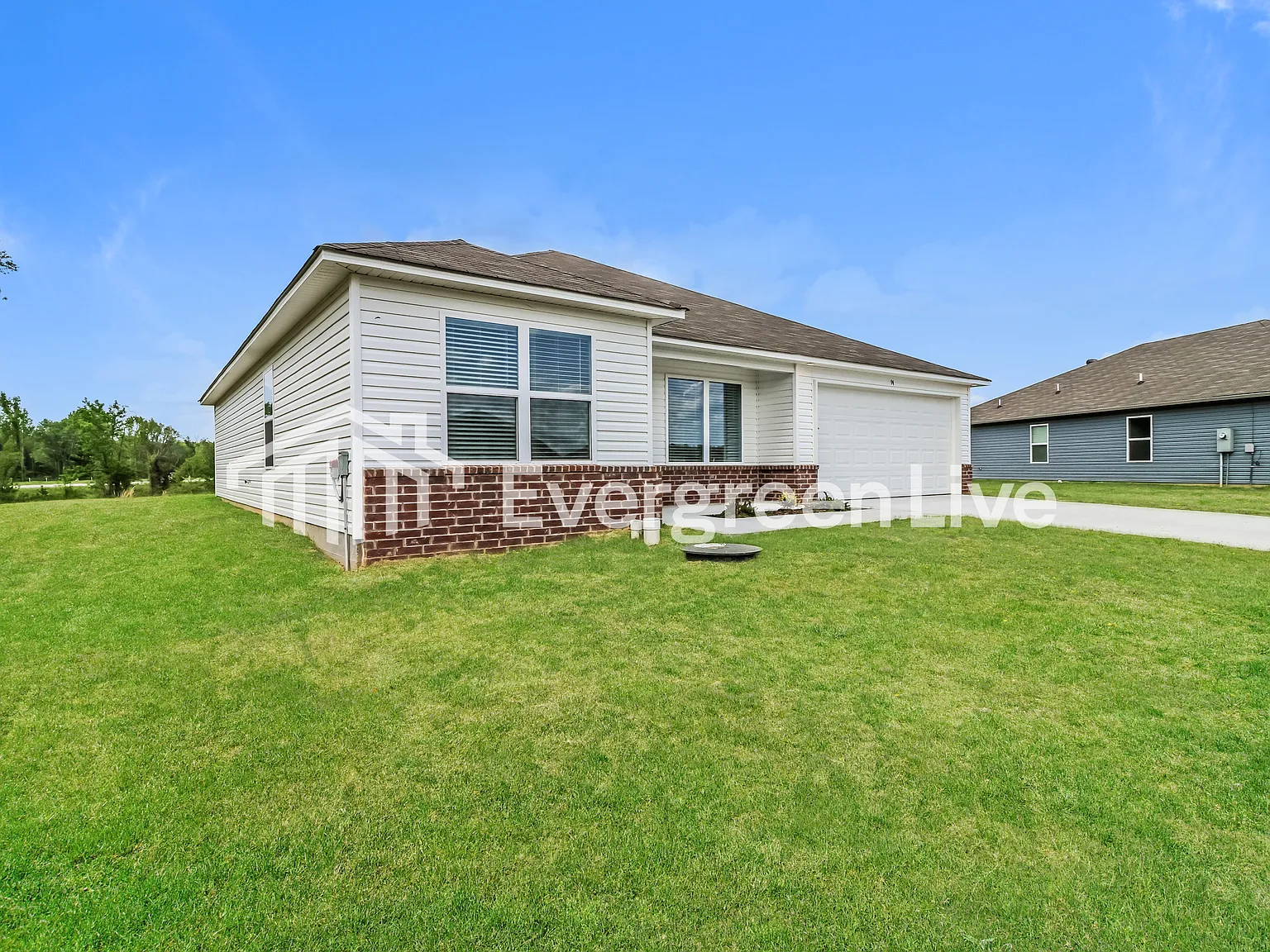 4 bed, 2.0 bath, 1470 sqft, $1,295 — Photo 3