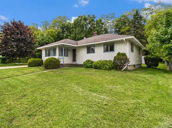 1210 Vine St, Manistee, MI 49660