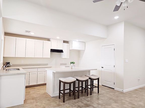 4th image of 1407 El Caporal Dr