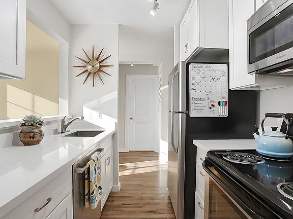 4th image of 1221 Queen Anne Ave N APT 106