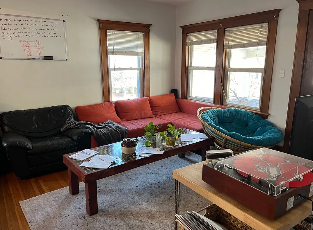 4 bed, $4,600 — Photo 4