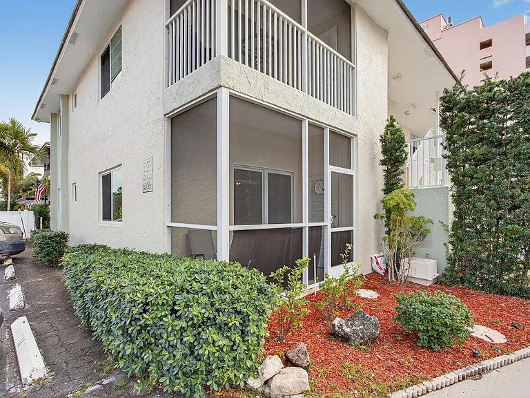1450 N Riverside Dr #101 — Photo 21