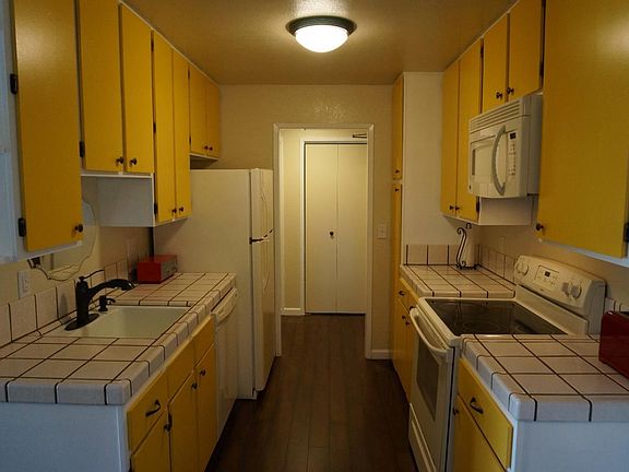 3rd image of 1031 Cherry Ave APT 16