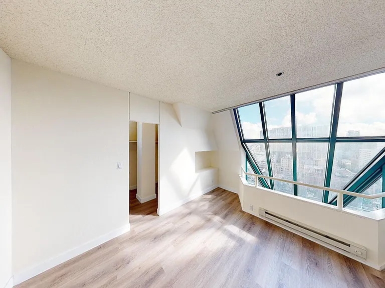 Trinity Towers Apartments — Photo 21