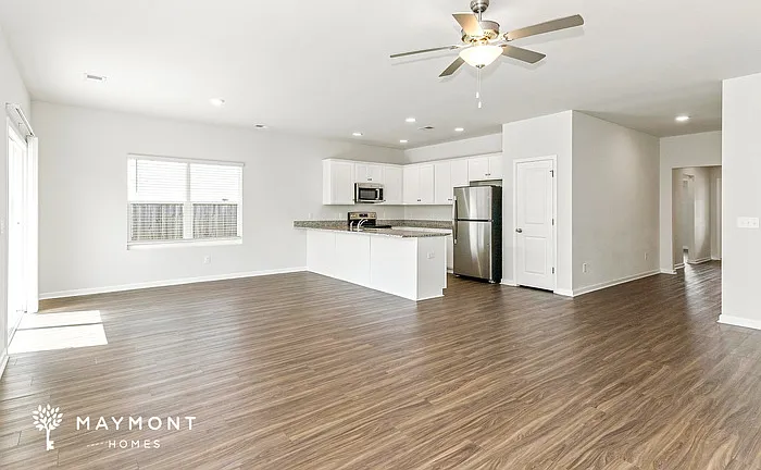 3 bed, 2.0 bath, 1718 sqft, $2,445 — Photo 4