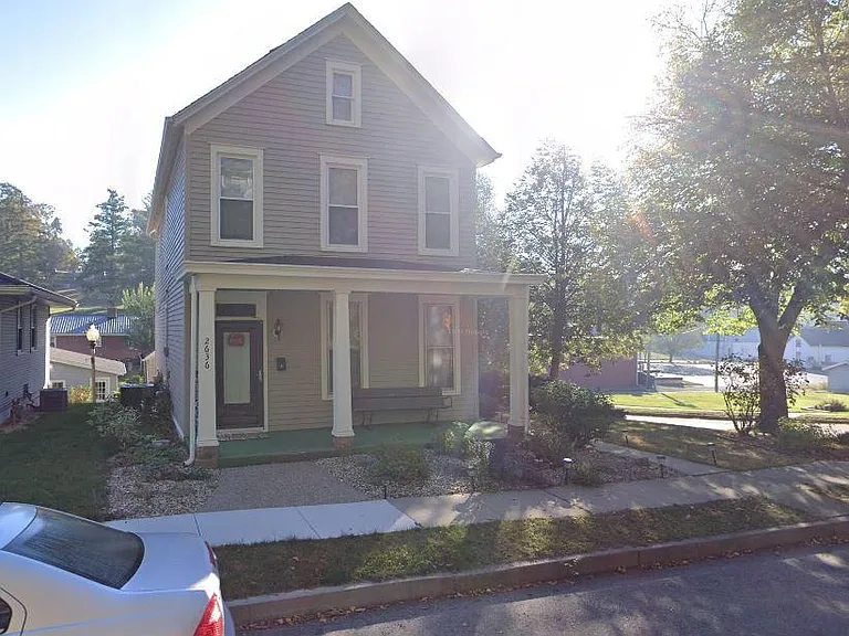 2636 Queen St — Photo 1