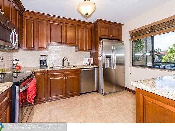 4th image of 439 Lakeview Dr APT 202