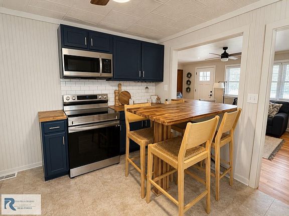 3rd image of 299 Duncan Dr
