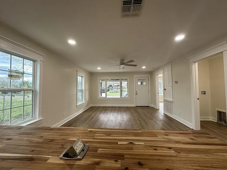 804 E Water St — Photo 14