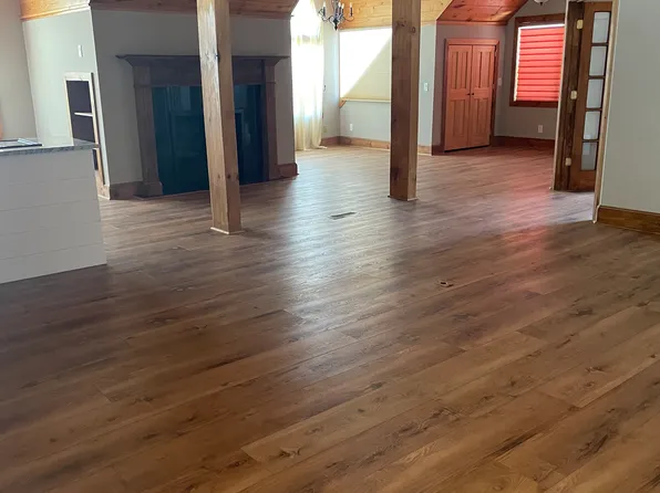 278 W Palmer St, Franklin, NC 28734