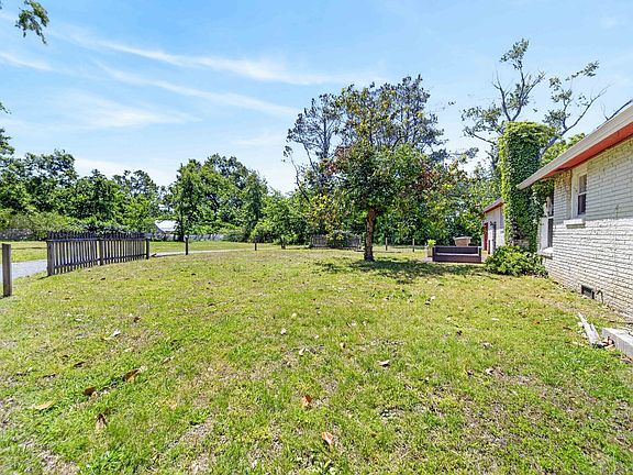 2nd image of 314 Broadmoor Dr