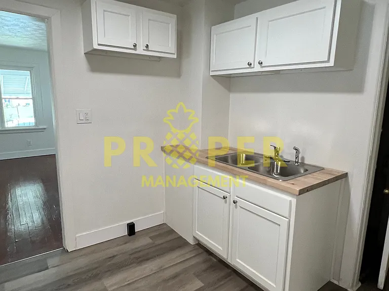 827 Randolph St — Photo 5