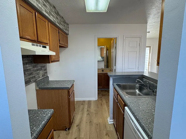 612 Bridlewood Dr — Photo 18