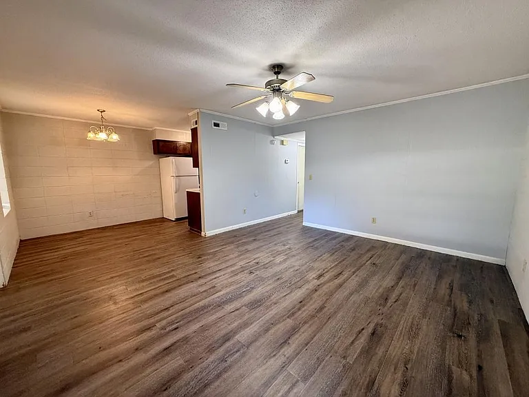 110 Gibson St #4 — Photo 6