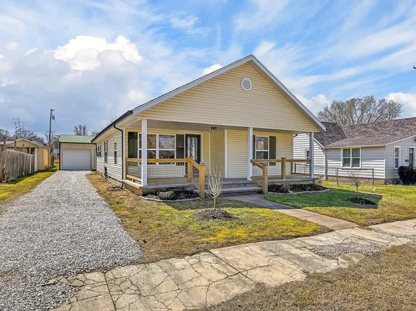 134 W College Street, Aurora, MO 65605