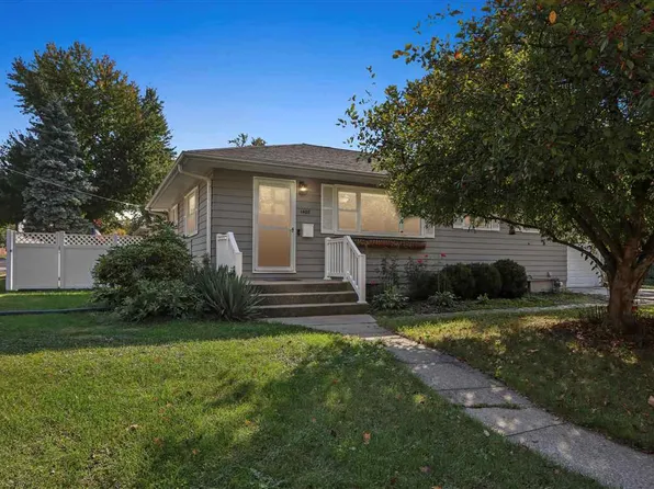 1402 Laurel St, Iowa City, IA 52240